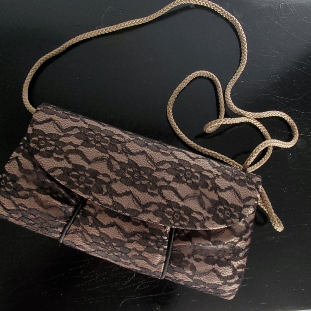 Lace clutch - Picture 3 of 3